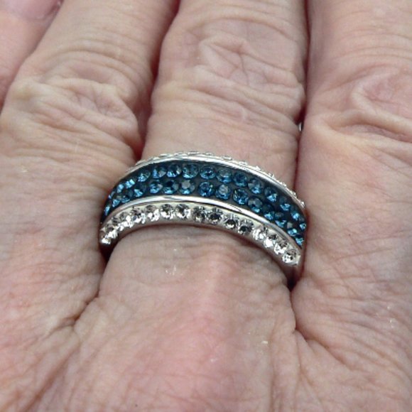 Sz 7 Genuine Blue and White Austrian Crystal Ring NWOT - Picture 5 of 5